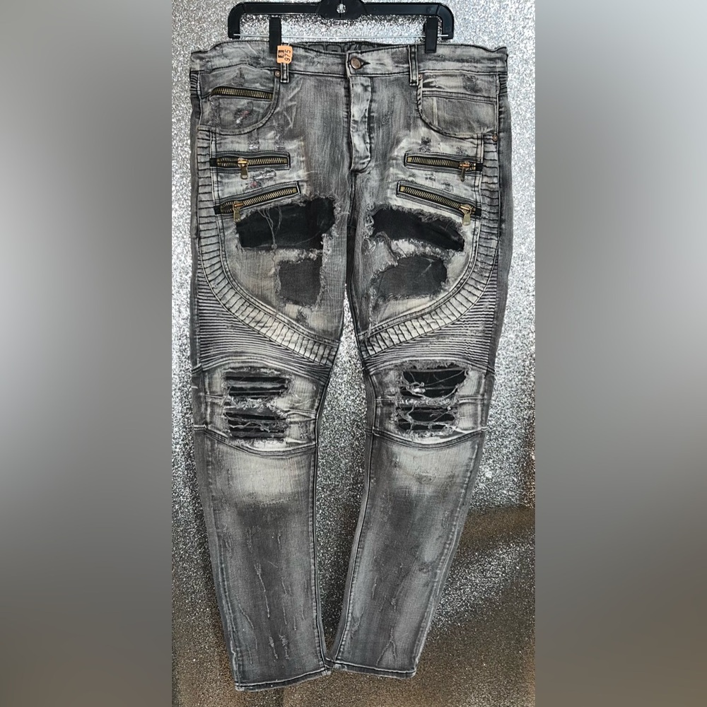 Edgy Black Distressed Men's Skinny Jeans